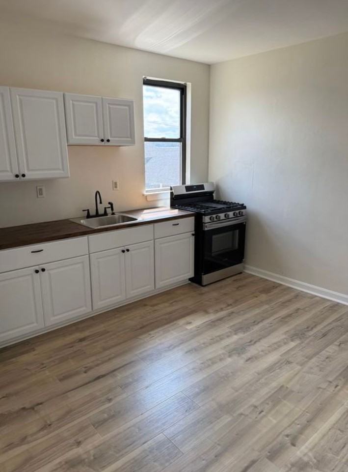 939 Lamont St - Photo 7 of 10