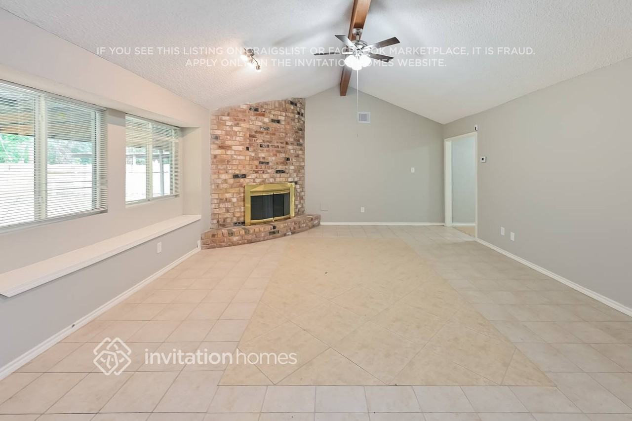 8703 Saratoga Forest Drive - Photo 4 of 16