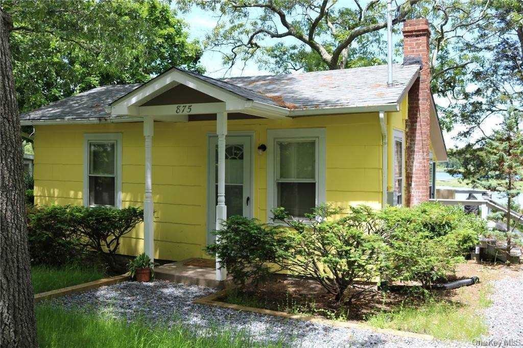 875 Fleetwood Rd - Photo 2 of 11