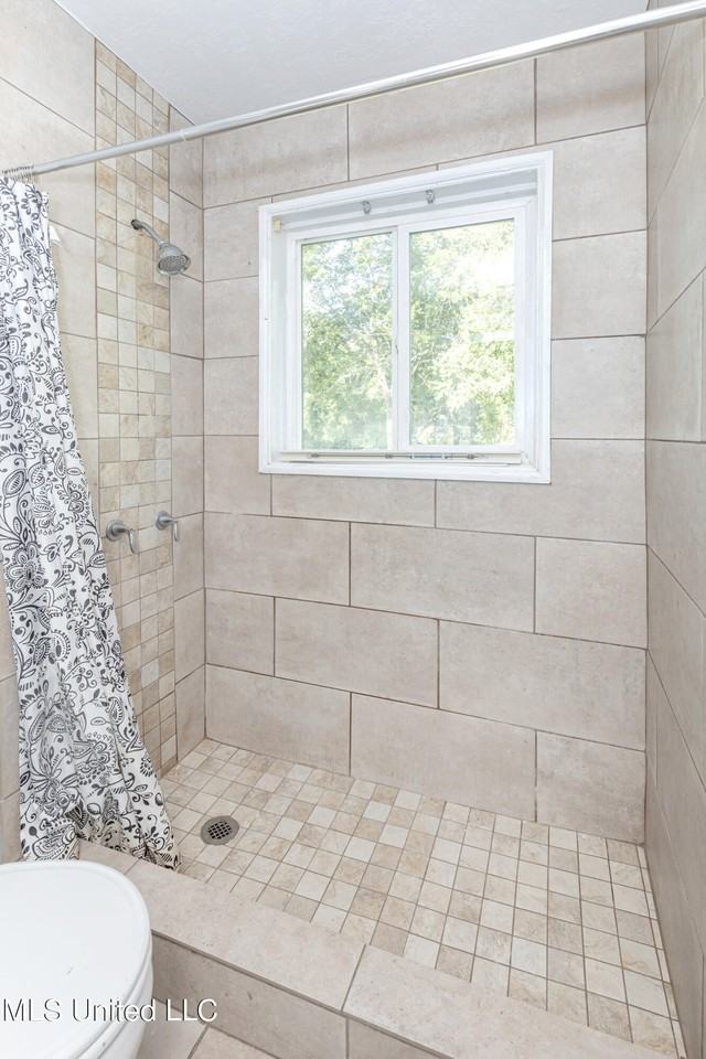 3306 Whitmore St - Photo 7 of 44