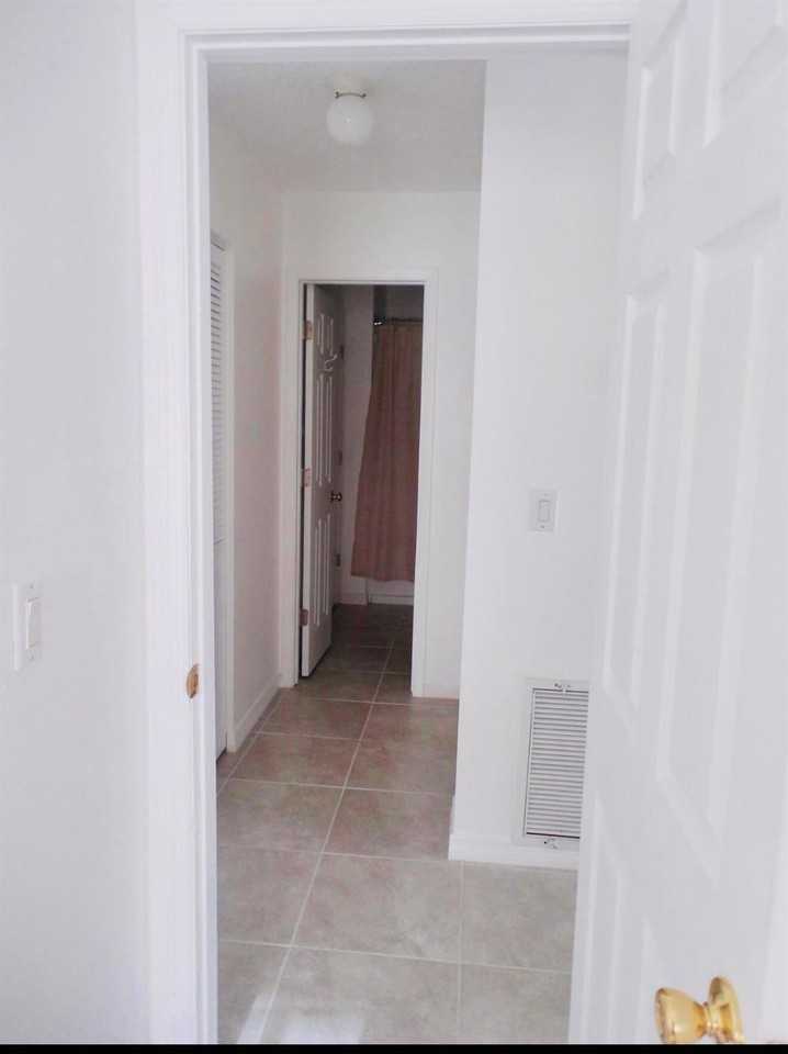 614 Southwest Jeanne Street - Photo 3 of 10