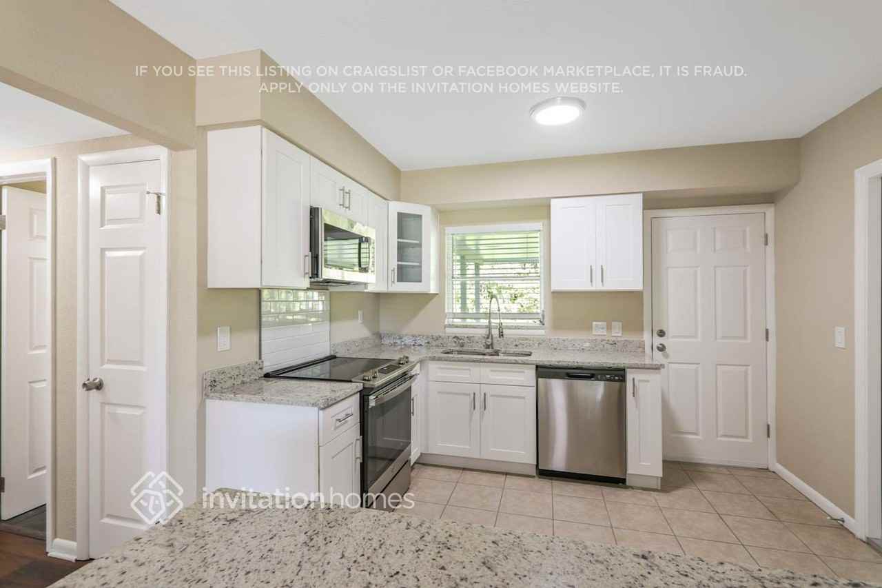 11298 92nd St - Photo 6 of 29