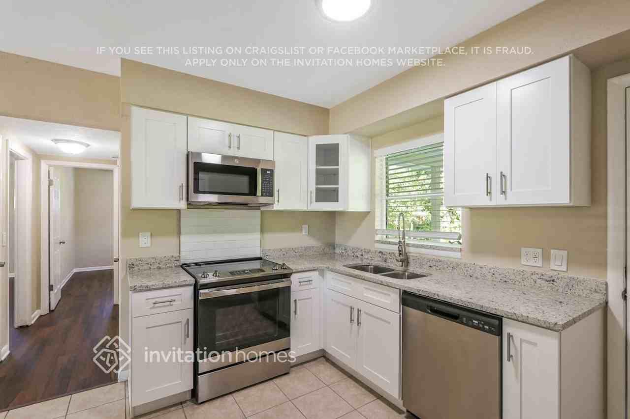 11298 92nd St - Photo 7 of 29