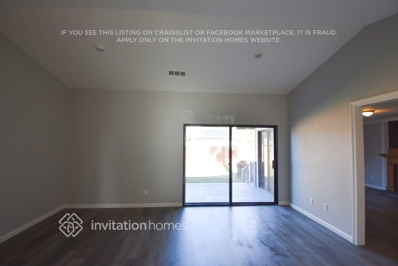 2522 Mankas Boulevard - Photo 2 of 12