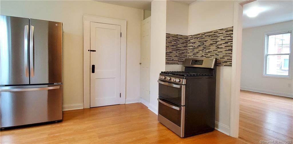 105 Manhattan Ave - Photo 2 of 7