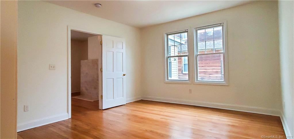 105 Manhattan Ave - Photo 5 of 7