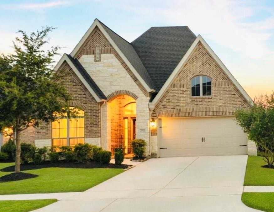 2915 Finch Ct - Photo 2 of 36