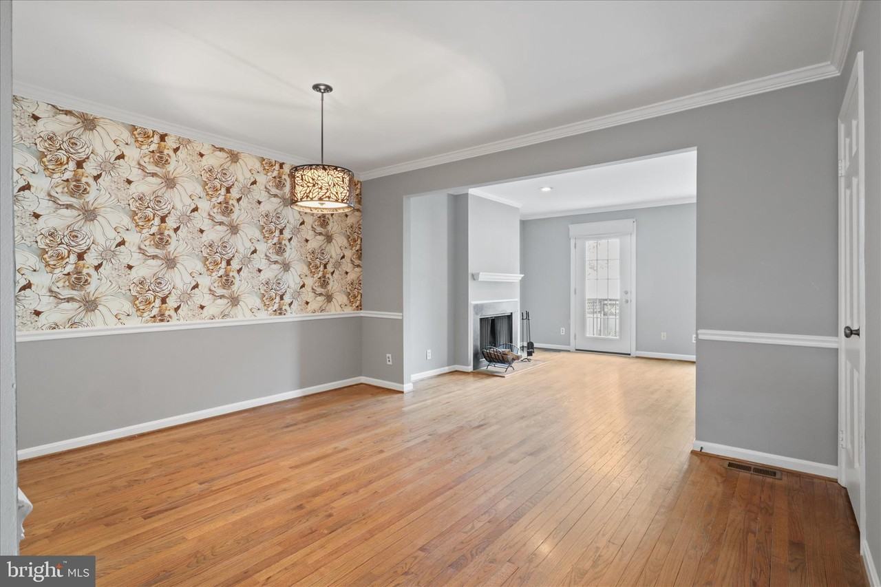 441 Old Town Court - Photo 3 of 47