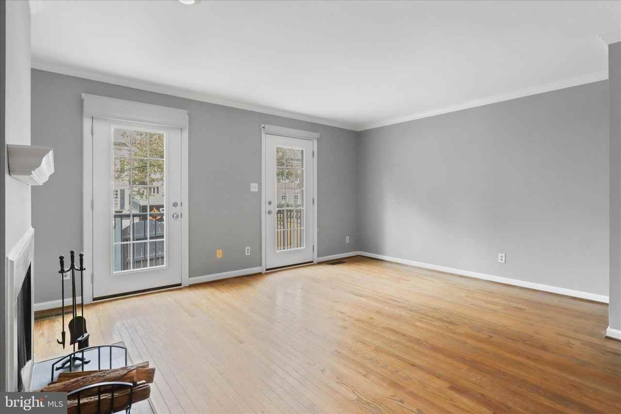 441 Old Town Court - Photo 4 of 47