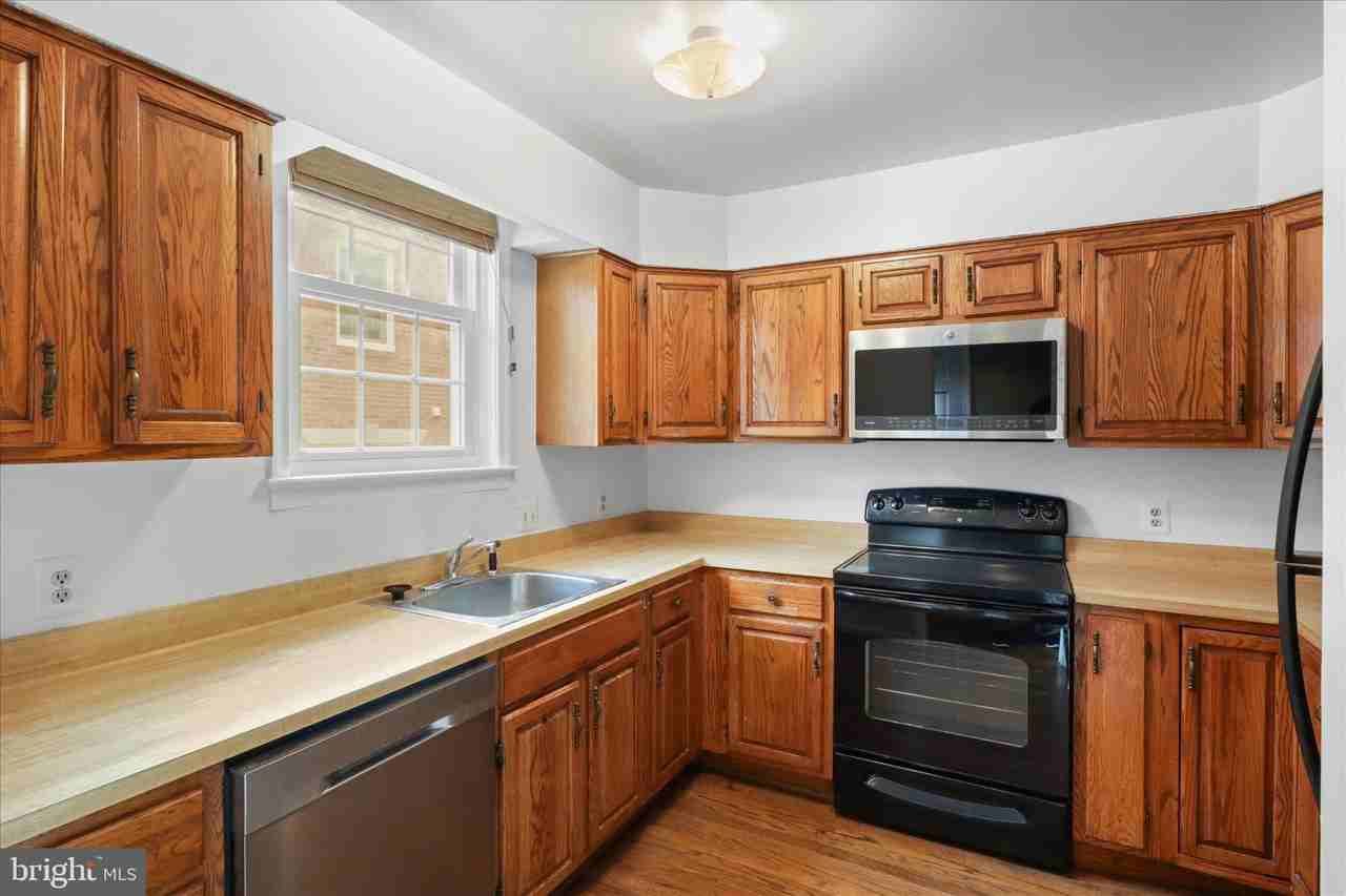 441 Old Town Court - Photo 6 of 47