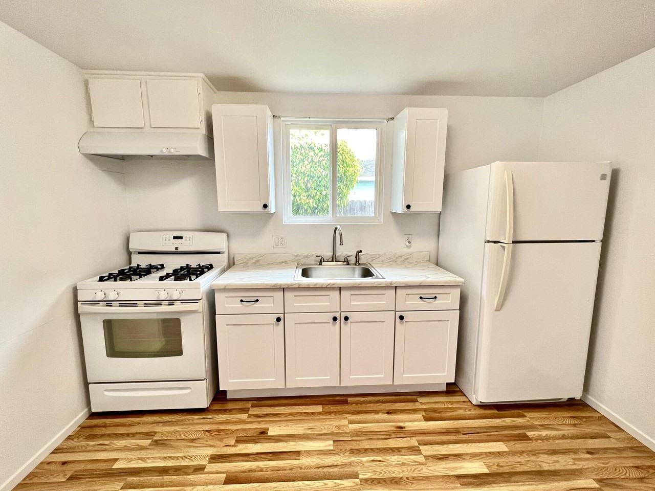 4512 Carpinteria Ave - Photo 4 of 21