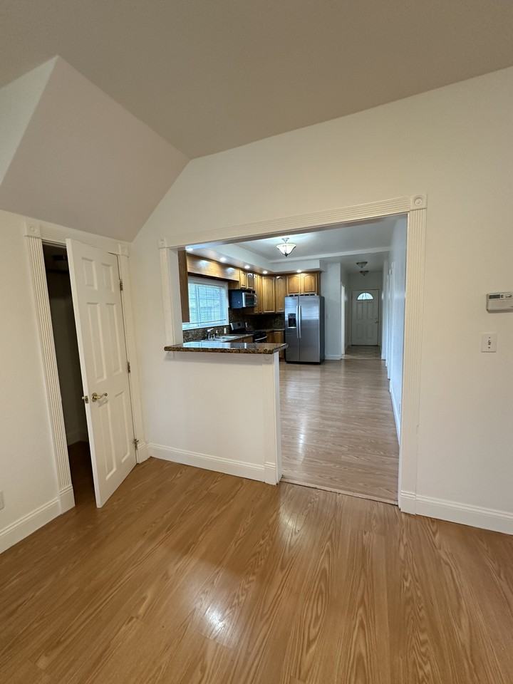 123 Euclid Ave - Photo 5 of 10