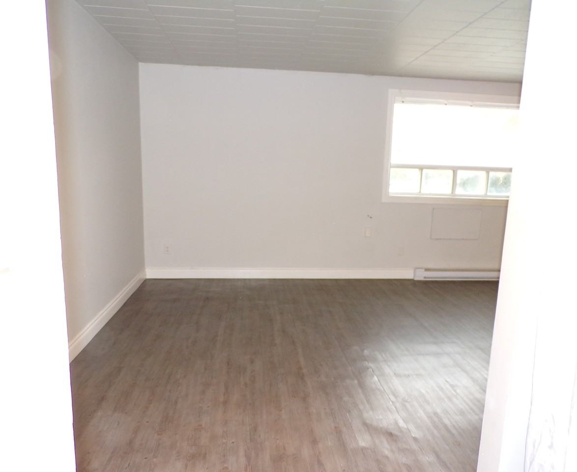 1085 Brock St #205 - Photo 4 of 11