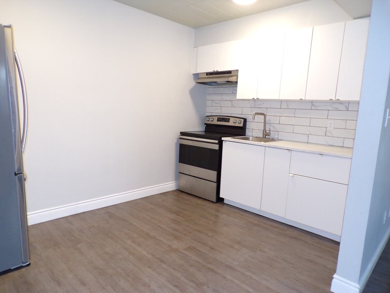 1085 Brock St #205 - Photo 6 of 11