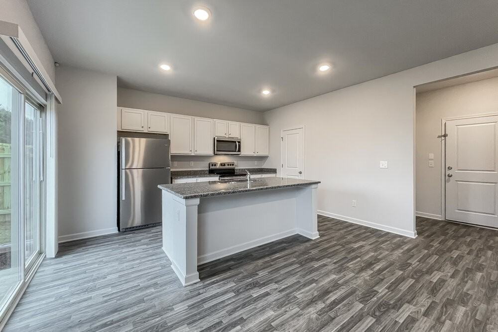 327 Hamilton Pointe Dr - Photo 6 of 17