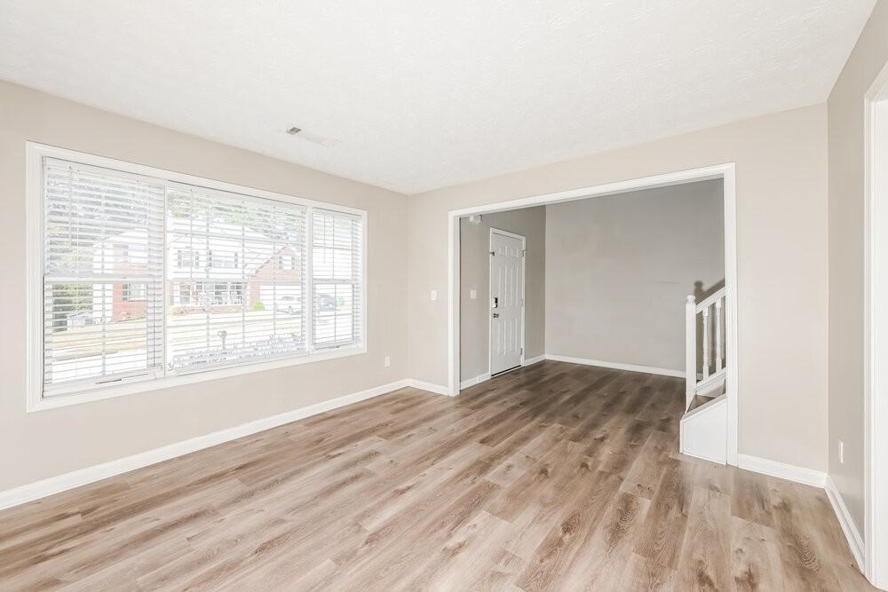 1870 Hillspring Ln - Photo 4 of 17