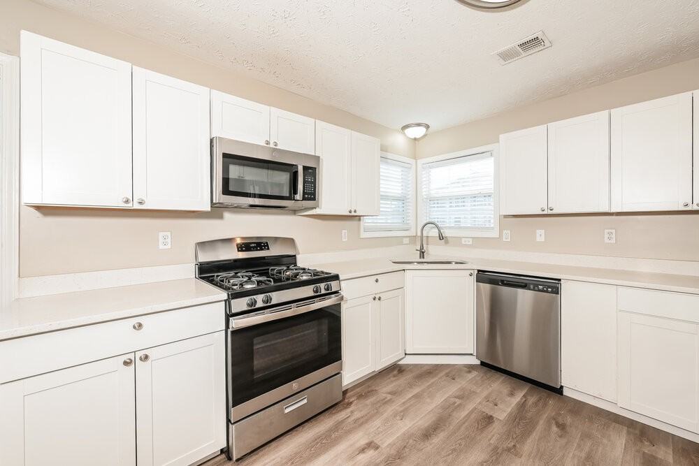 1870 Hillspring Ln - Photo 6 of 17