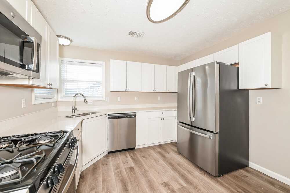 1870 Hillspring Ln - Photo 7 of 17