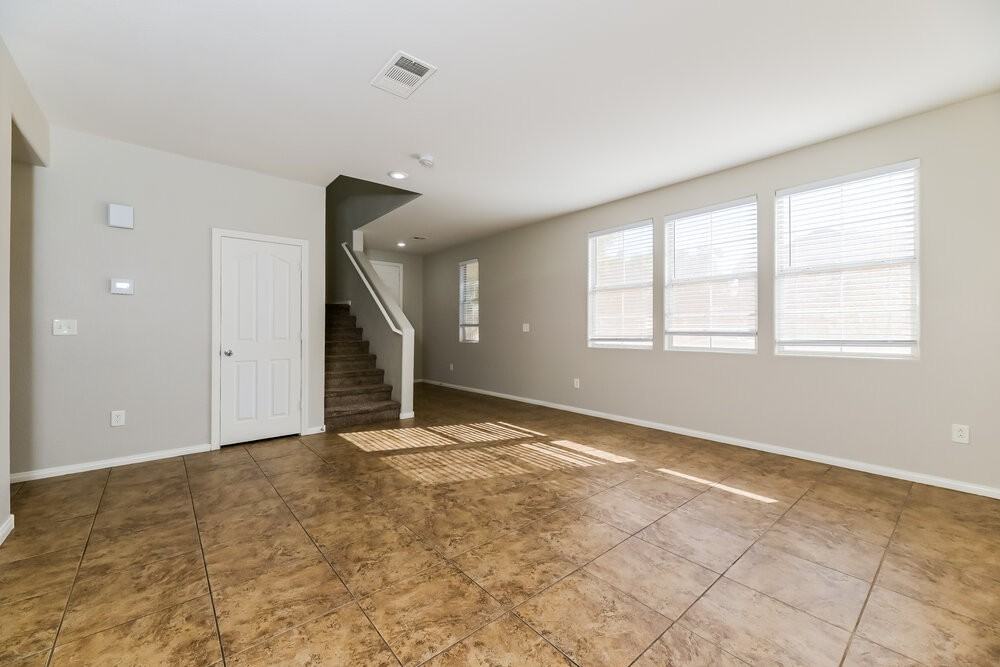 6035 Hidden Summit St - Photo 5 of 17