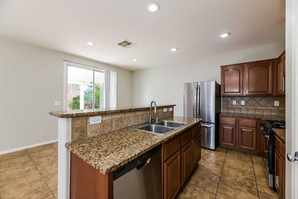 6035 Hidden Summit St - Photo 7 of 17