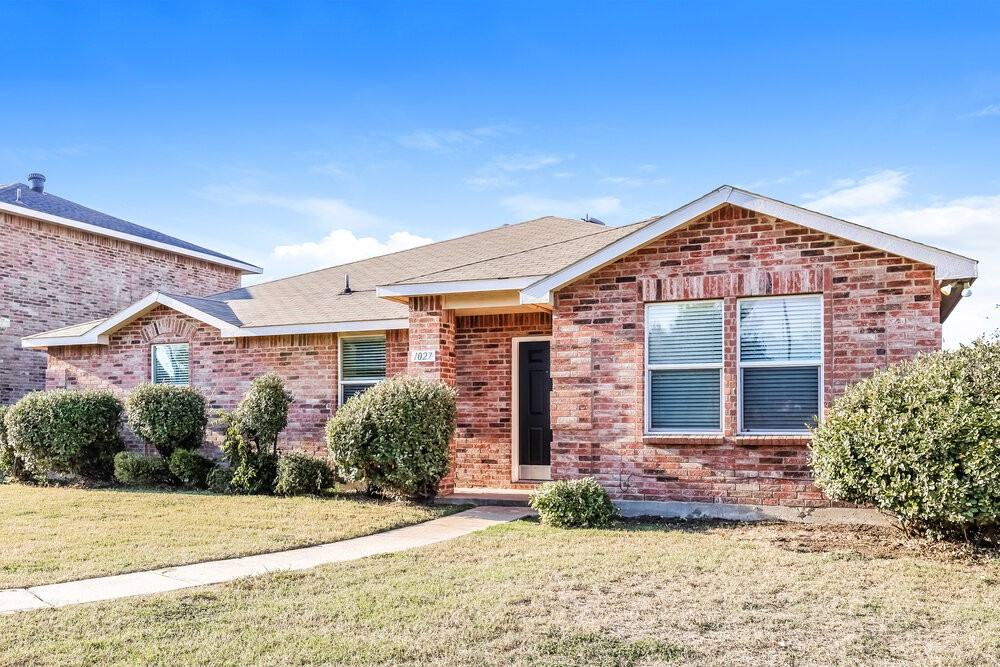 1027 Clear Stream Dr - Photo 3 of 16