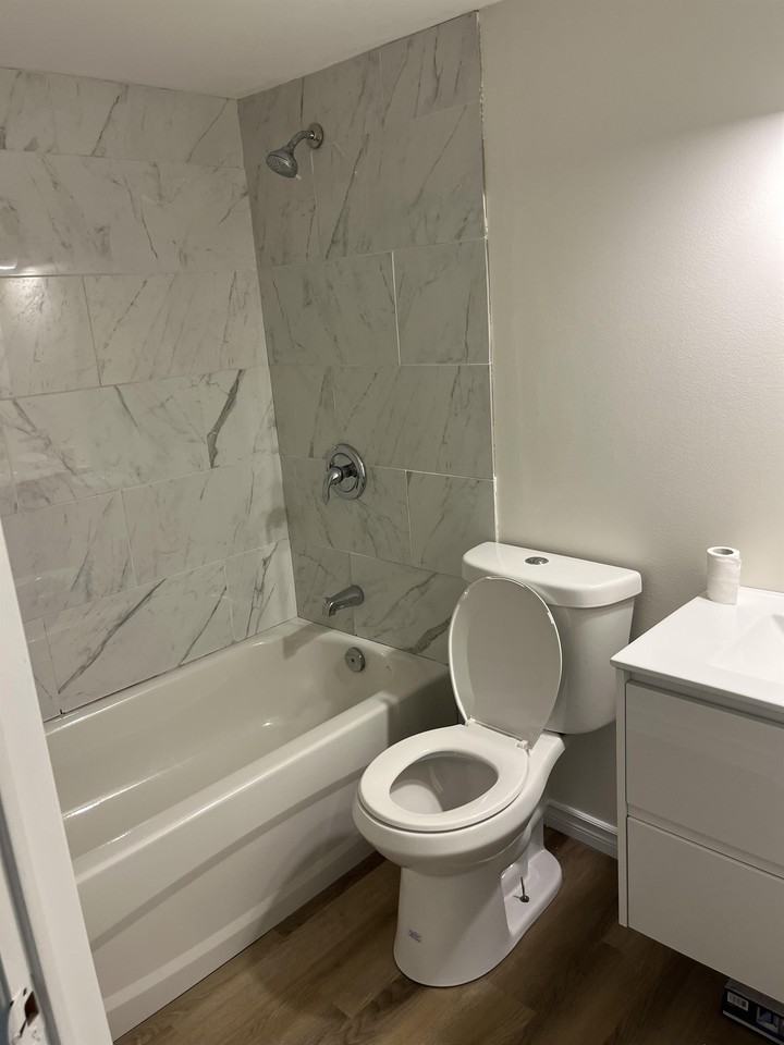 485 107-485 1st Ave W #107