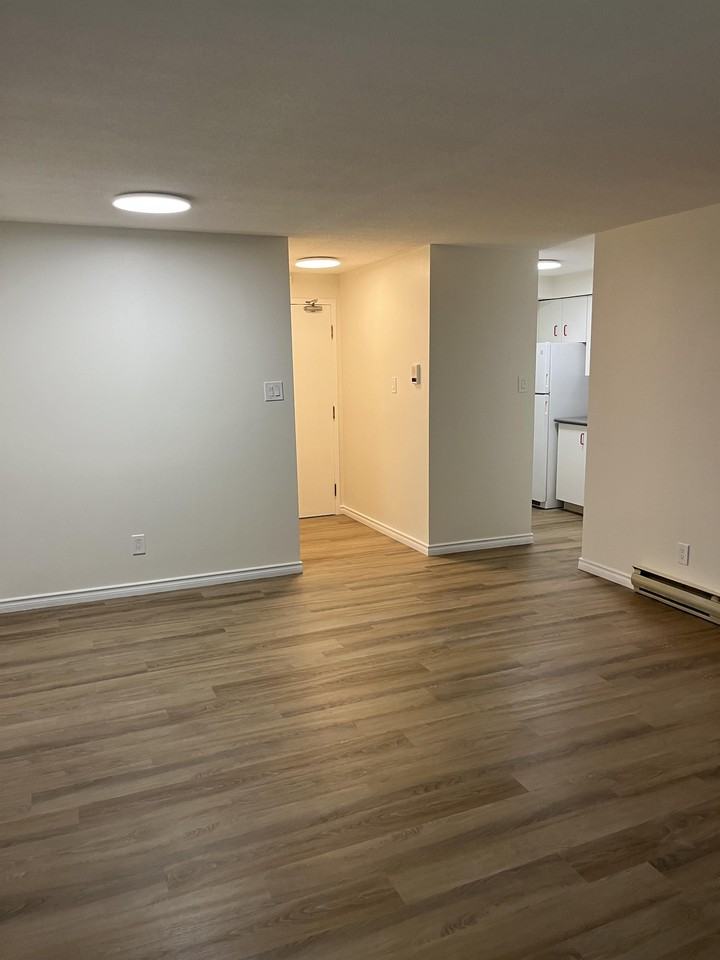 485 107-485 1st Ave W #107 - Photo 4 of 15