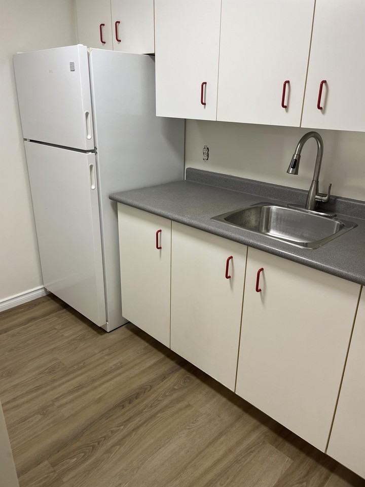 485 107-485 1st Ave W #107 - Photo 5 of 15