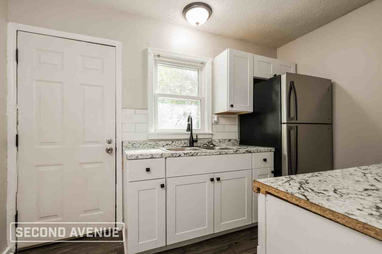 459 S 41st St - Photo 7 of 30