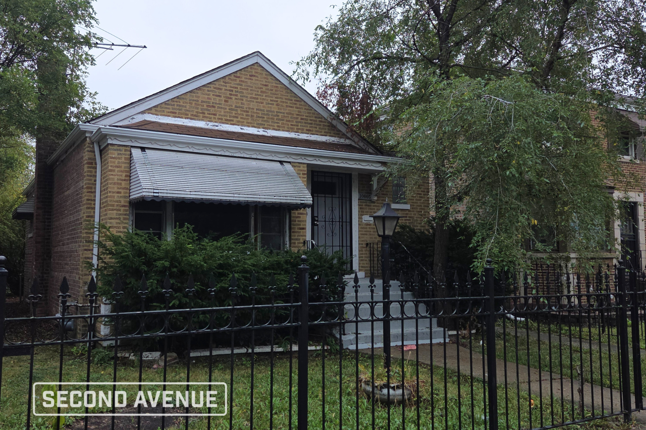 10605 S Indiana Ave - Photo 2 of 9