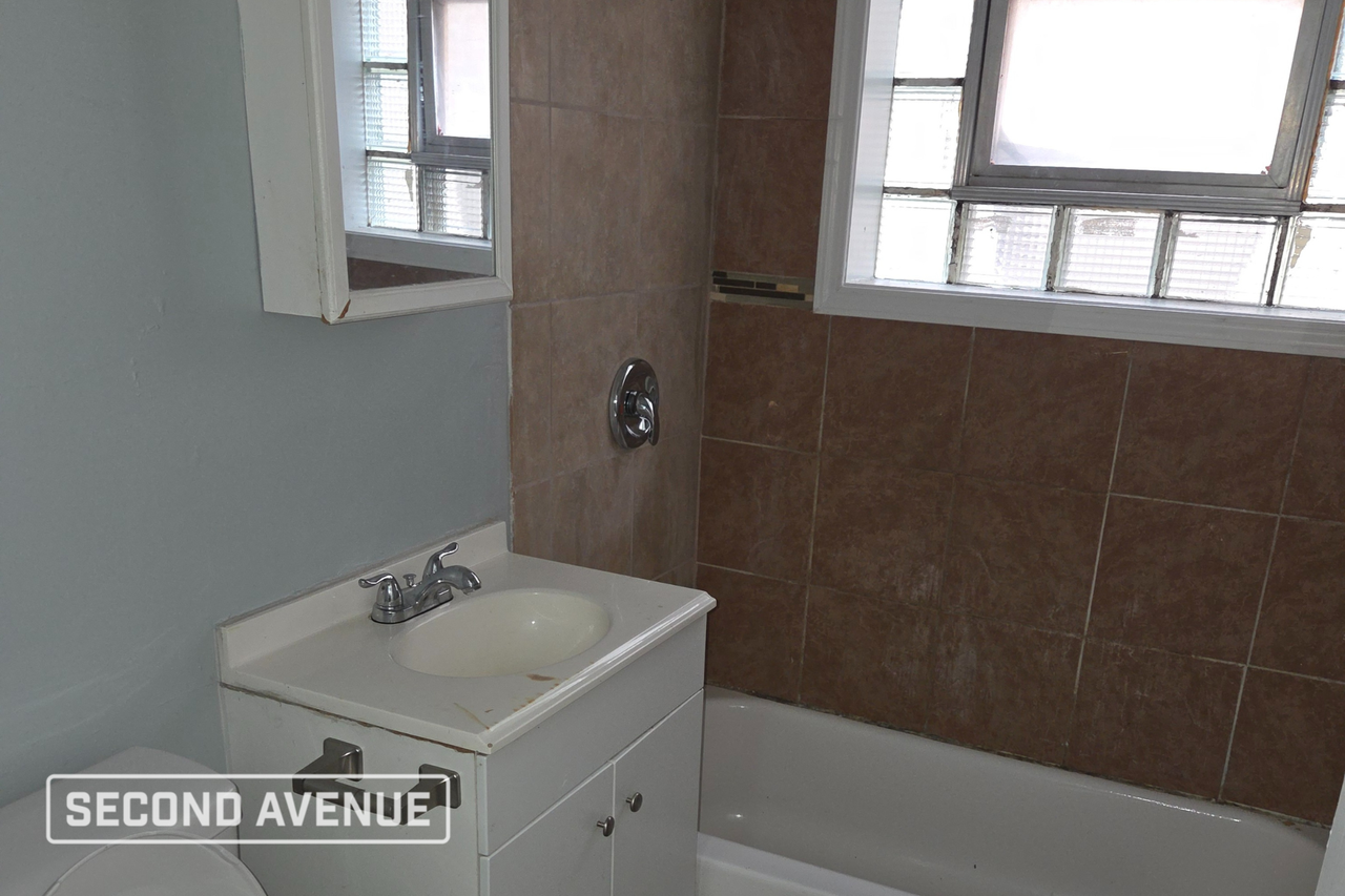 10605 S Indiana Ave - Photo 6 of 9