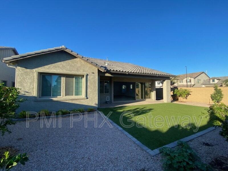 2353 E Athena Ave - Photo 4 of 26