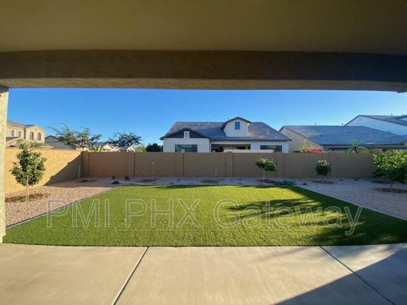 2353 E Athena Ave - Photo 5 of 26