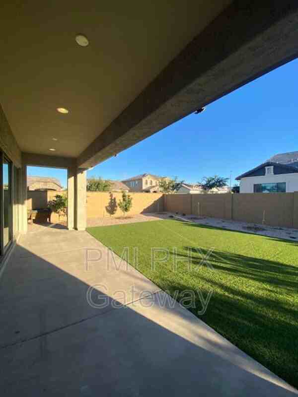 2353 E Athena Ave - Photo 6 of 26