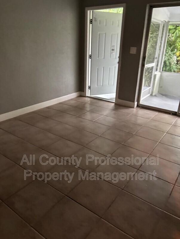 407 Se 3rd Ave #B - Photo 2 of 6