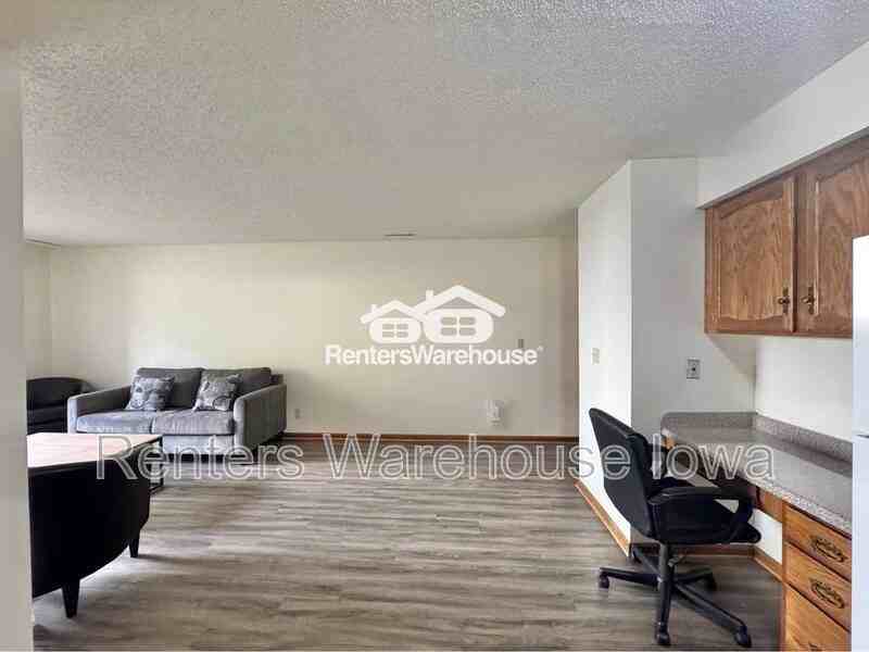 1115 W 1st St #103 - Photo 4 of 14