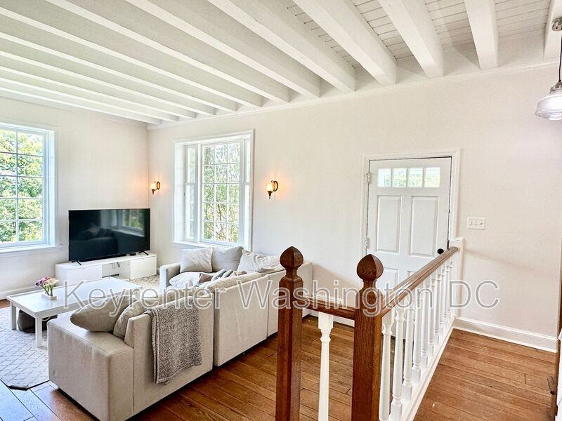 3147 Westover Dr Se #SE - Photo 6 of 50