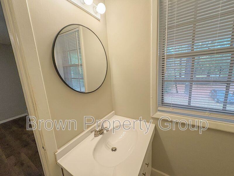 2456 Bragg Blvd - Photo 7 of 9