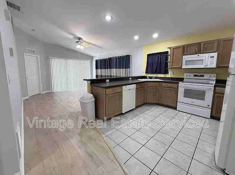 1719 Hammocks Ave - Photo 2 of 4