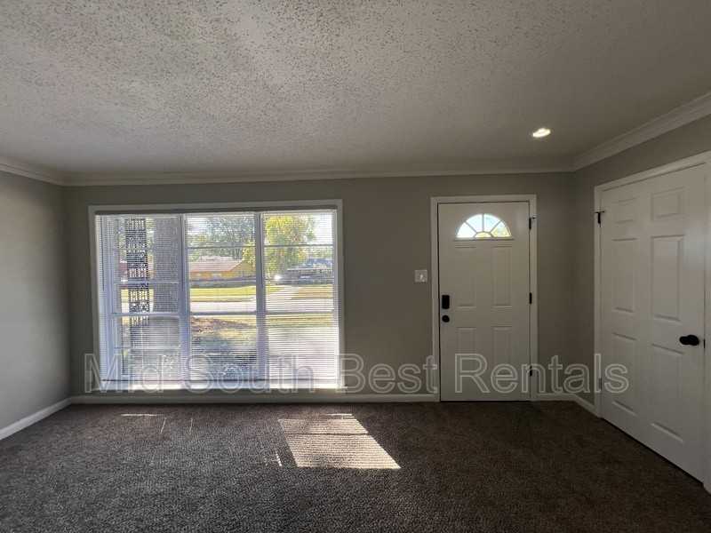 196 Jeanne Dr - Photo 2 of 12