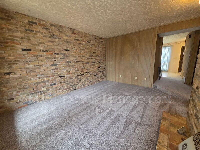 1165 Edgewood Dr #10 - Photo 3 of 43