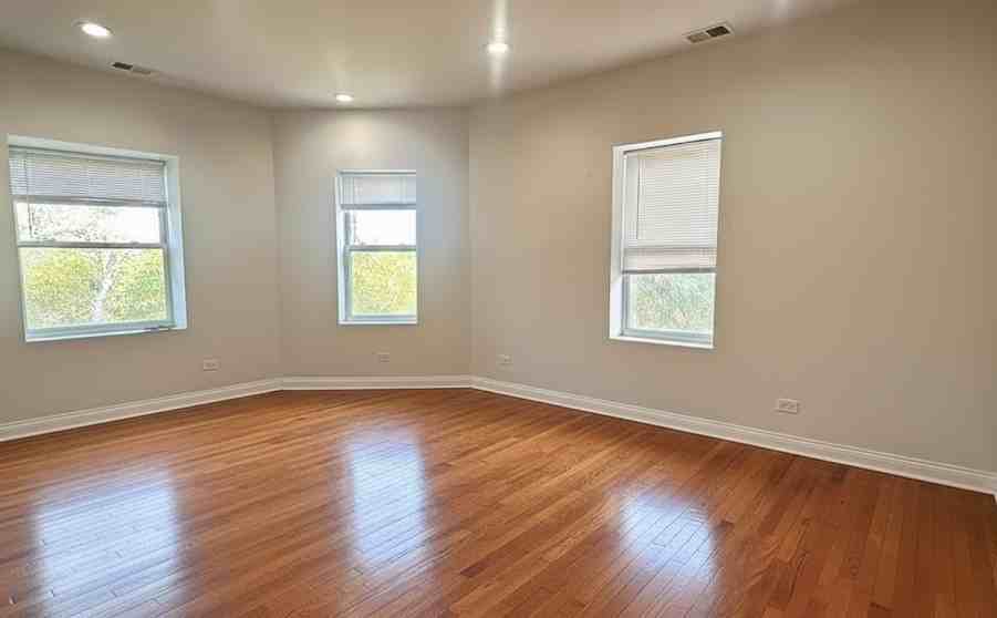 W Lunt Ave & N Sheridan Rd - Photo 2 of 5