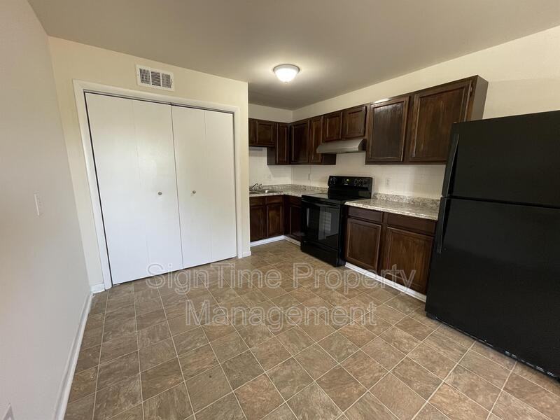 227 Wakefield Rd - Photo 2 of 20