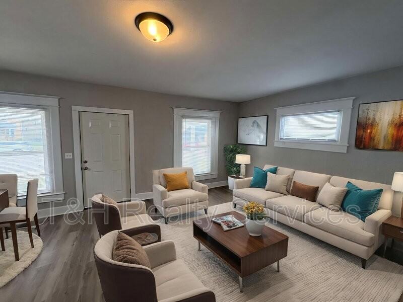 1311 N Olney St - Photo 3 of 24