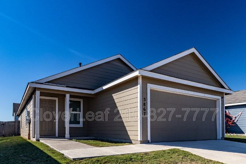 5867 Coahulia Rdg - Photo 3 of 31