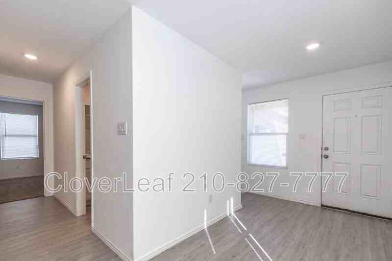 5867 Coahulia Rdg - Photo 7 of 31