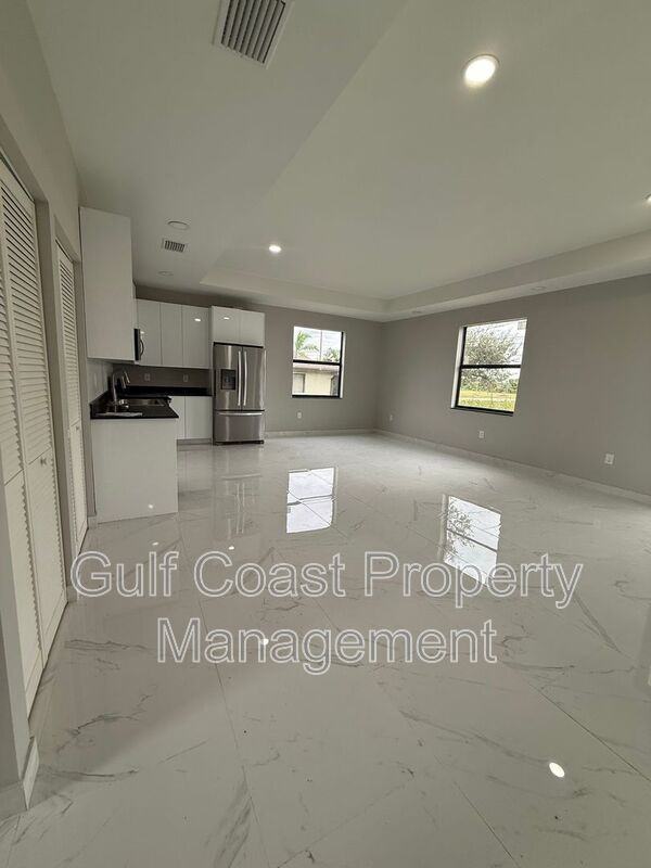 2052 Ne 18th Ter - Photo 6 of 27