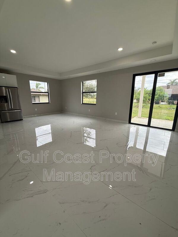 2052 Ne 18th Ter - Photo 7 of 27