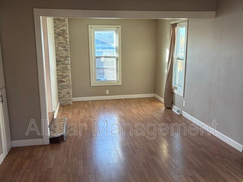 1135 W 12th St - Photo 2 of 11