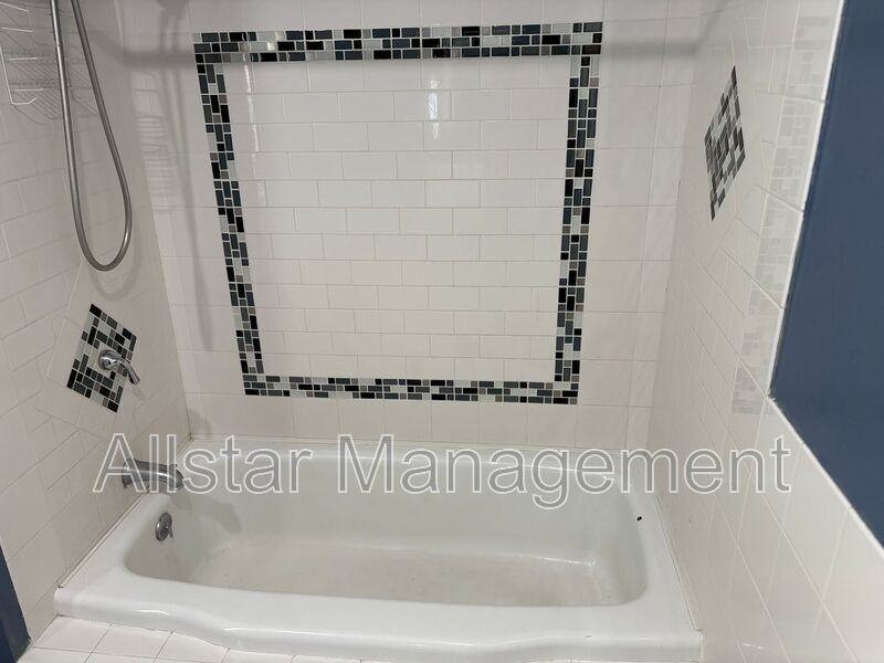 1135 W 12th St - Photo 6 of 11